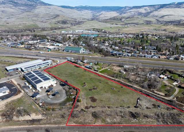Property at 799 E Jefferson Ave, Ashland, OR 97520