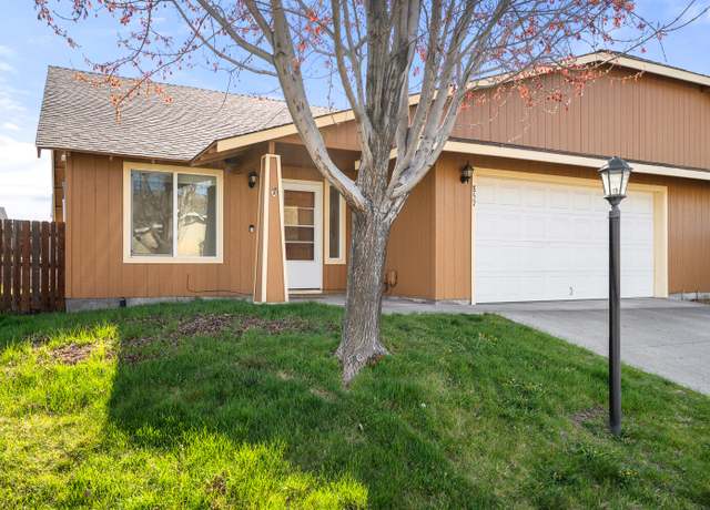Property at 857 SE Maui Ln, Madras, OR 97741, 3 beds, 2 baths