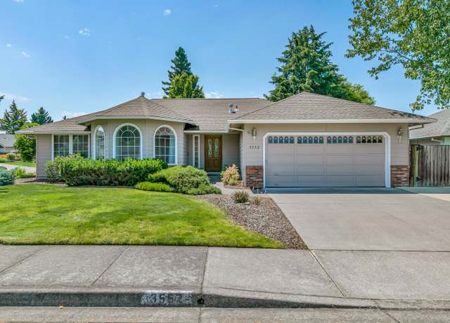 Property at 3552 Shawna Dr, Medford, OR 97504, 3 beds, 2 baths