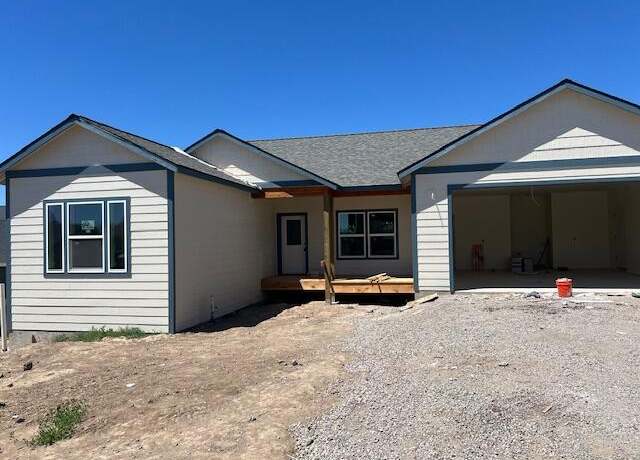 Property at 5449 Shalynn Dr, Klamath Falls, OR 97603, 3 beds, 2 baths