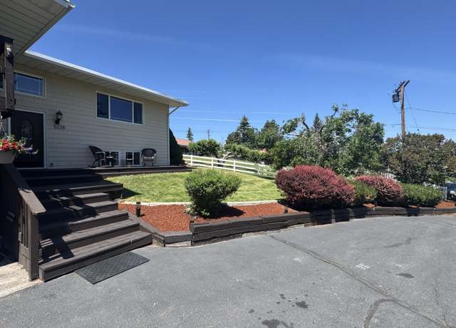Property at 5228 S Etna St, Klamath Falls, OR 97603, 5 beds, 3 baths
