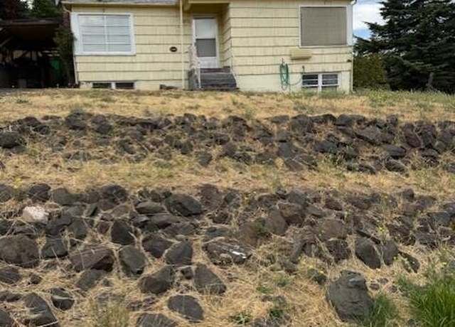 Property at 605 Liberty St, Ashland, OR 97520, 2 beds, 1 bath