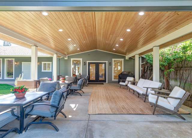 Property at 111 Cedar St, Rogue River, OR 97537, 3 beds, 4 baths