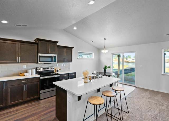 Property at 3278 NW 11th St #23, Redmond, OR 97756, 3 beds, 2 baths