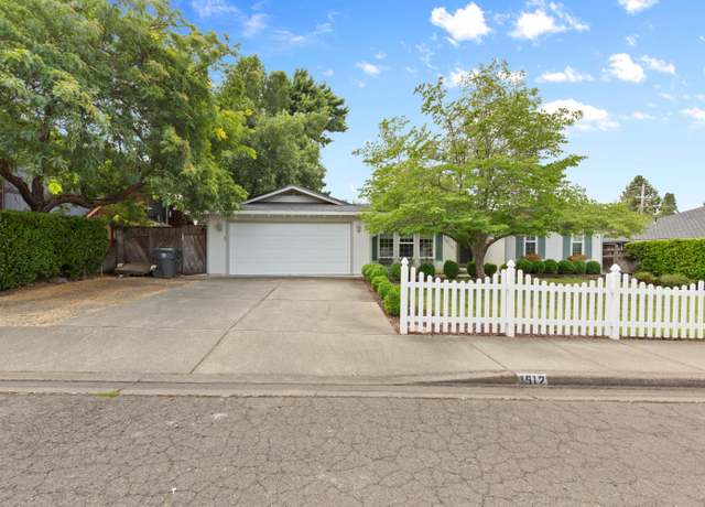 Property at 1512 Nordic Ct, Medford, OR 97504, 3 beds, 2 baths