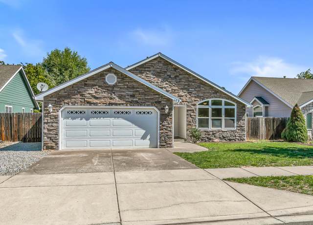 Property at 962 Birmingham St, Medford, OR 97501, 3 beds, 2 baths