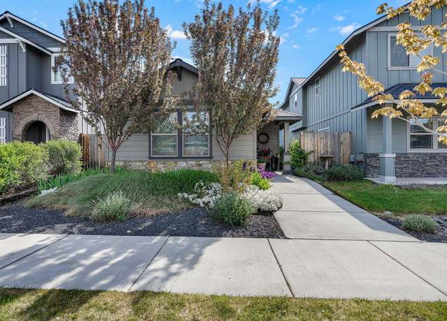 Property at 240 NW 30th St, Redmond, OR 97756, 2 beds, 2 baths