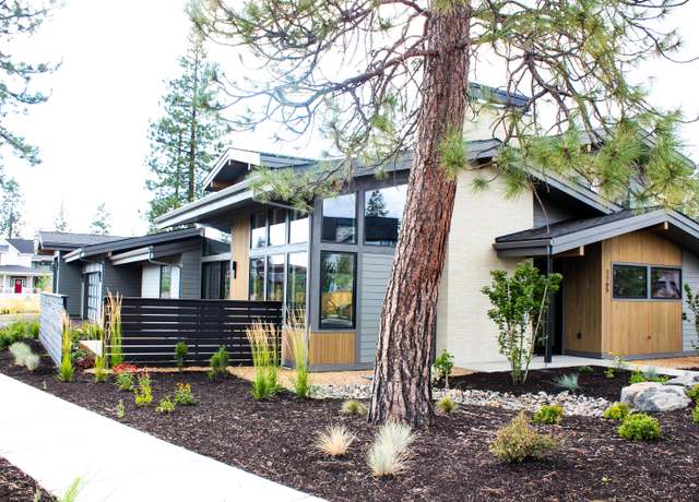 Property at 1165 NW Singleton Pl, Bend, OR 97703, 3 beds, 2.5 baths