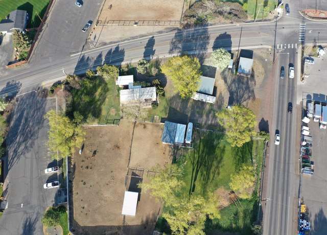 Property at 972 S Main St, Prineville, OR 97754, 3 beds, 2 baths