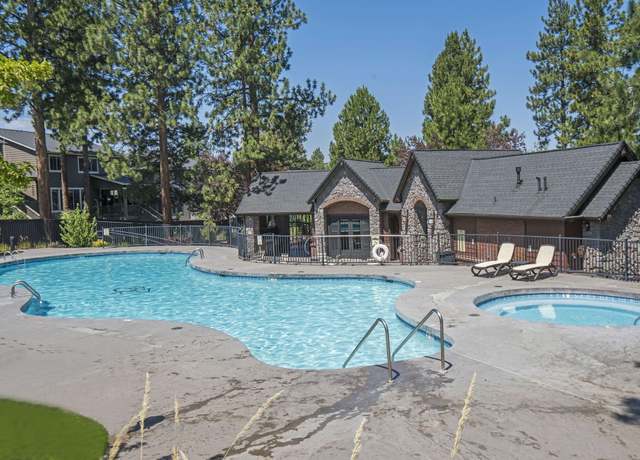Property at 60415 Hedgewood Ln, Bend, OR 97702, 3 beds, 2 baths