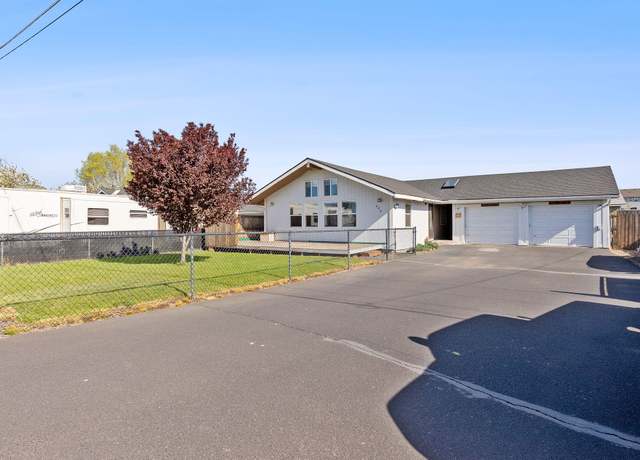 Property at 440 NW Birch Ln, Madras, OR 97741, 3 beds, 2 baths