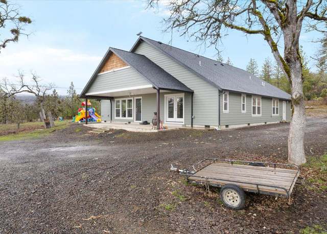 Property at 1892 S Obenchain Rd, Eagle Point, OR 97524, 3 beds, 2 baths