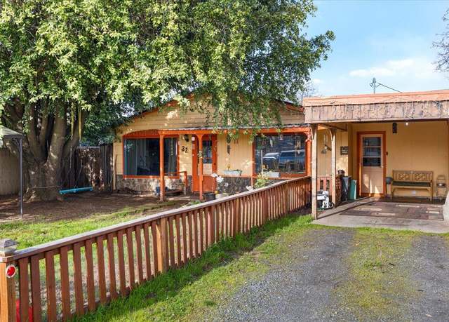 Property at 32 Chestnut Ave, Medford, OR 97501, 4 beds, 2.5 baths