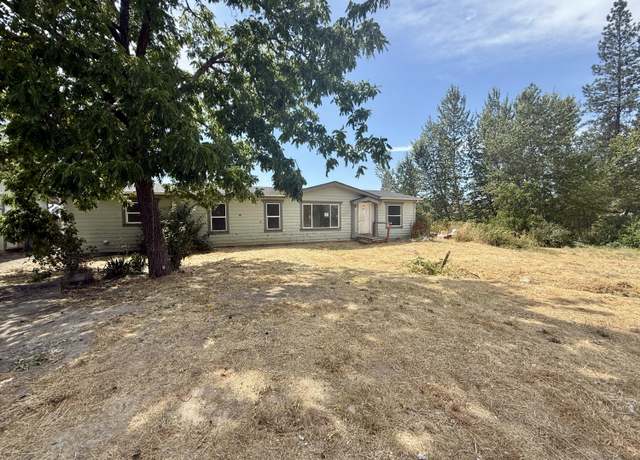 Property at 5250 Redwood Ave, Grants Pass, OR 97527, 3 beds, 2 baths