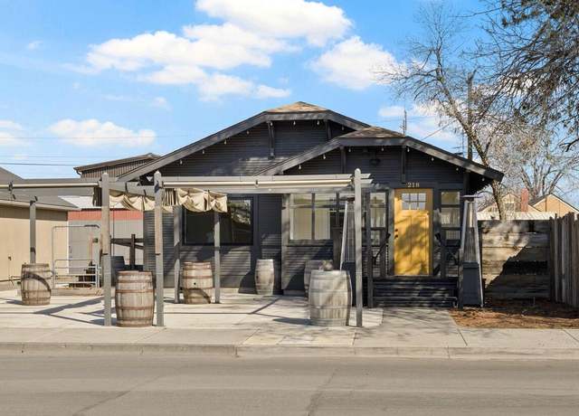 Property at 218 SW 4th St, Redmond, OR 97756, 2 beds, 0.5 baths
