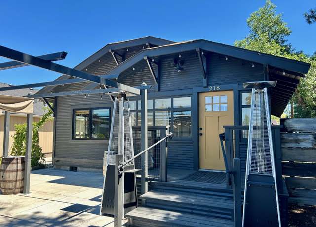 Property at 218 SW 4th St, Redmond, OR 97756, 2 beds, 0.5 baths