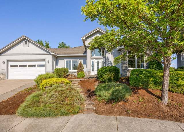 Property at 1088 Oak Grove Ct, Eagle Point, OR 97524, 3 beds, 2 baths