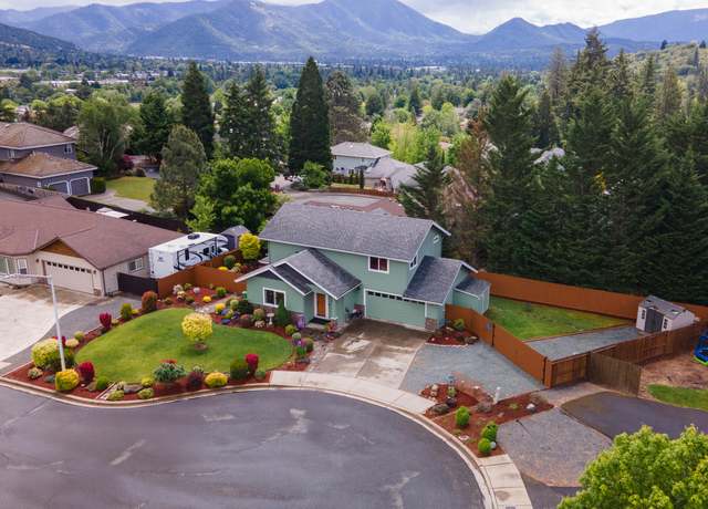 Property at 215 NW Knight Ct, Grants Pass, OR 97526, 3 beds, 2.5 baths