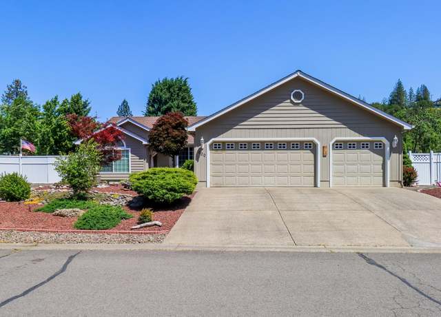 Property at 600 Yew Wood Dr, Shady Cove, OR 97539, 3 beds, 2 baths