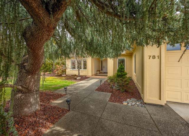 Property at 781 Eastridge Dr, Medford, OR 97504, 3 beds, 2 baths
