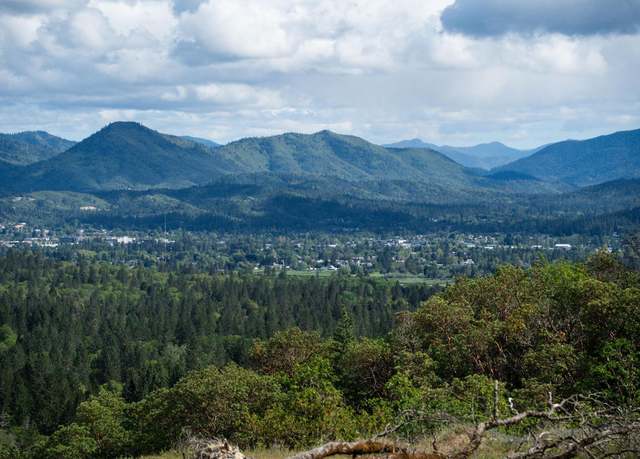 Property at 250 Adams Way, Grants Pass, OR 97526