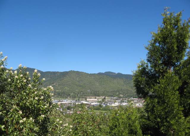 Property at 1129 NW Starlite Pl, Grants Pass, OR 97526
