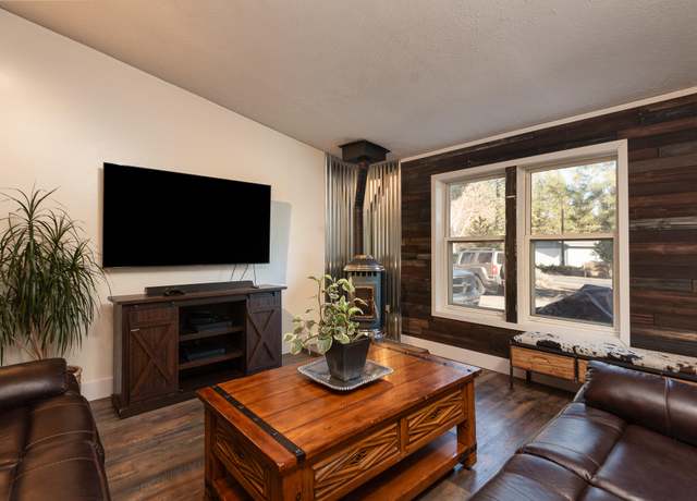 Property at 19494 Baker Rd, Bend, OR 97702, 3 beds, 2 baths