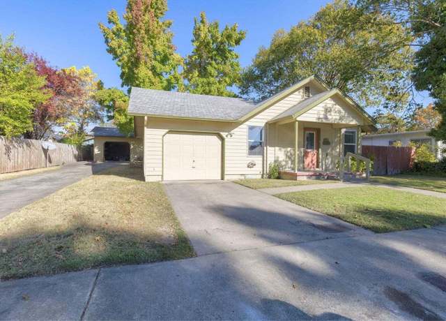 Property at 728 SW I St, Grants Pass, OR 97526, 4 beds, 2 baths