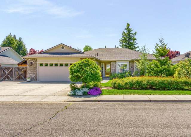 Property at 573 Blue Heron Dr, Central Point, OR 97502, 3 beds, 2 baths