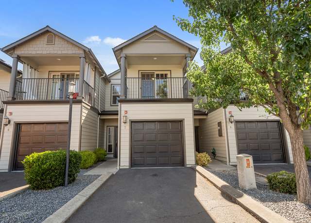 Property at 2210 E Barnett Rd #7, Medford, OR 97504, 2 beds, 2.5 baths