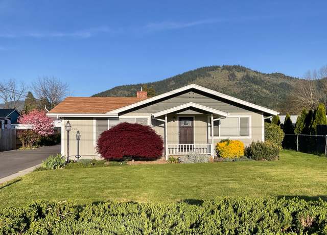 Property at 1725 Cloverlawn Dr, Grants Pass, OR 97527, 3 beds, 2 baths