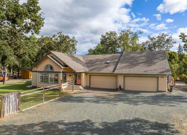 Property at 233 Barker Dr, Merlin, OR 97532, 3 beds, 3 baths