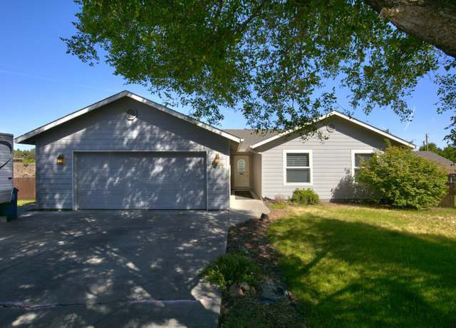 Property at 1027 NW Larch Ct, Redmond, OR 97756, 3 beds, 2 baths