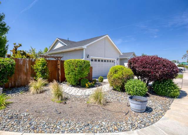 Property at 5190 Briana Dr, Klamath Falls, OR 97603, 3 beds, 2.5 baths