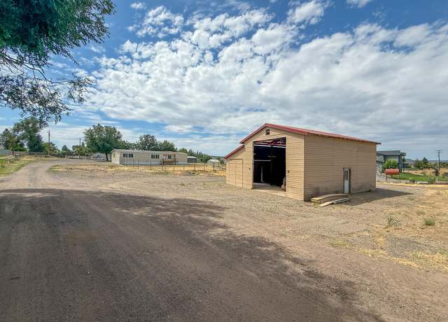 Property at 724 NW Mcdonald Rd, Prineville, OR 97754, 3 beds, 2 baths