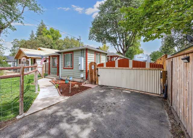 Property at 437 SW Wildwood Ave, Grants Pass, OR 97526, 3 beds, 1 bath