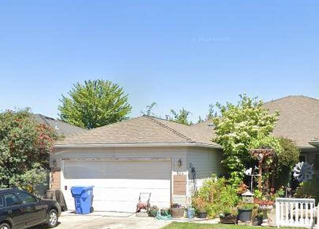 Property at 426 Crystal Dr, Eagle Point, OR 97524, 3 beds, 2 baths