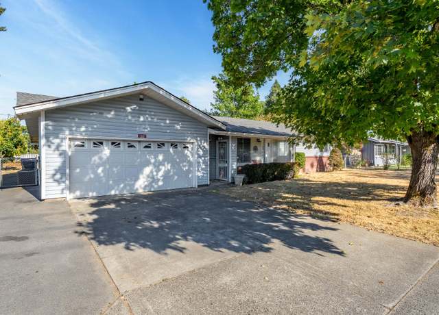 Property at 905 SE Fern St, Grants Pass, OR 97526, 3 beds, 2 baths