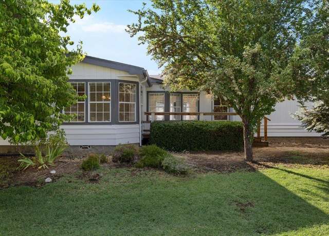 Property at 1105 Doneen Ln, Grants Pass, OR 97526, 3 beds, 2 baths