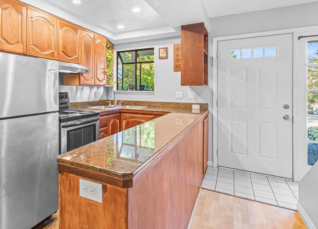 Property at 495 Chestnut St #4, Ashland, OR 97520, 2 beds, 1.5 baths