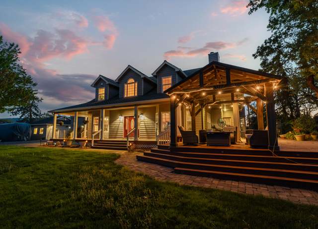 Property at 3524 Willow Springs Rd, Central Point, OR 97502, 4 beds, 3.5 baths