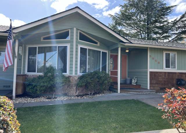 Property at 2956 Pennington Drive Dr, Medford, OR 97504, 3 beds, 3 baths