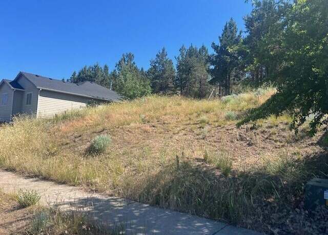 Property at 1415 Red Bud Dr, Klamath Falls, OR 97601