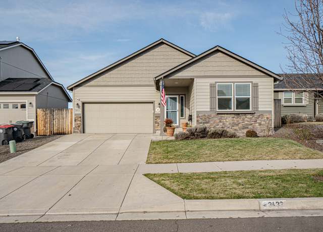 Property at 3433 Durst St, Medford, OR 97504, 4 beds, 2 baths