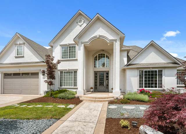 Property at 131 Bellerive Dr, Eagle Point, OR 97524, 4 beds, 2.5 baths