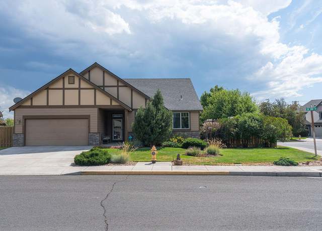 Property at 2943 SW 50th St, Redmond, OR 97756, 3 beds, 2.5 baths