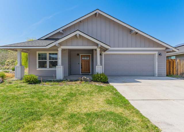 Property at 1641 NE 3rd Ct, Redmond, OR 97756, 3 beds, 2 baths