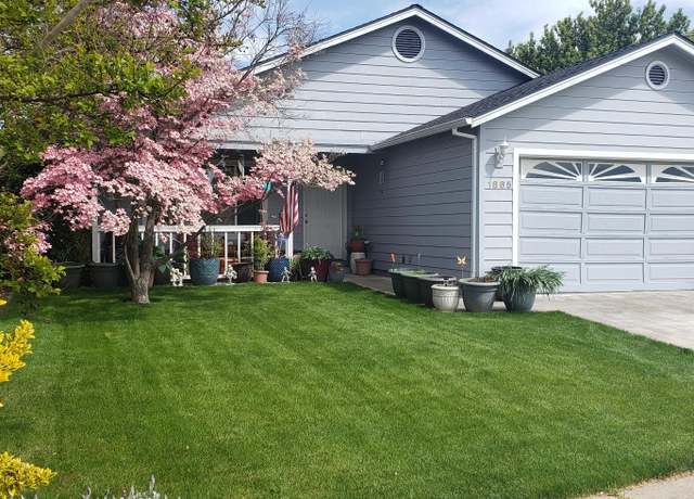 Property at 1885 Regal Ave, Medford, OR 97501, 3 beds, 2 baths