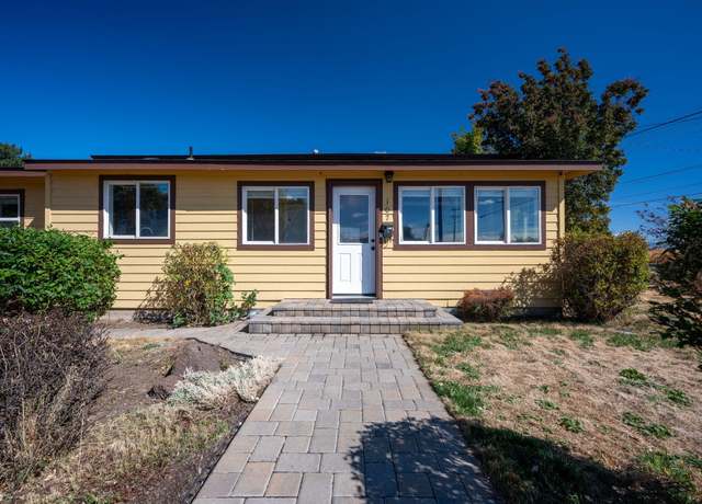 Property at 107 NW Cedar Ave, Redmond, OR 97756, 3 beds, 1.5 baths