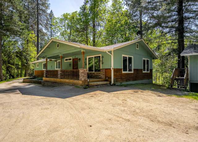 Property at 424 Roan Dr, Grants Pass, OR 97526, 3 beds, 2 baths